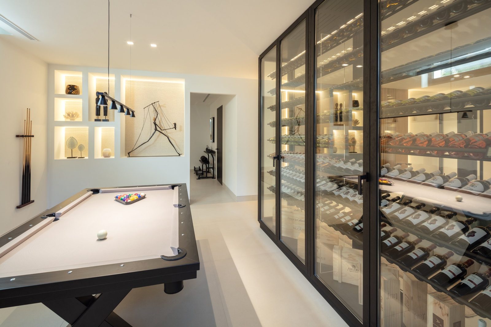 Wine cellar and games room with a pool table in a 5-bedroom villa in Málaga - The Estates