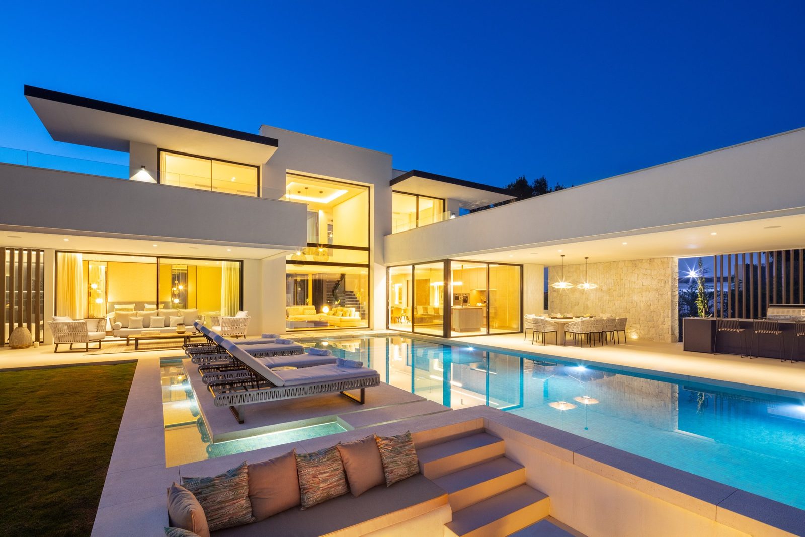 Illuminated modern villa with pool and outdoor lounge at dusk, a 5-bedroom villa in Málaga — The