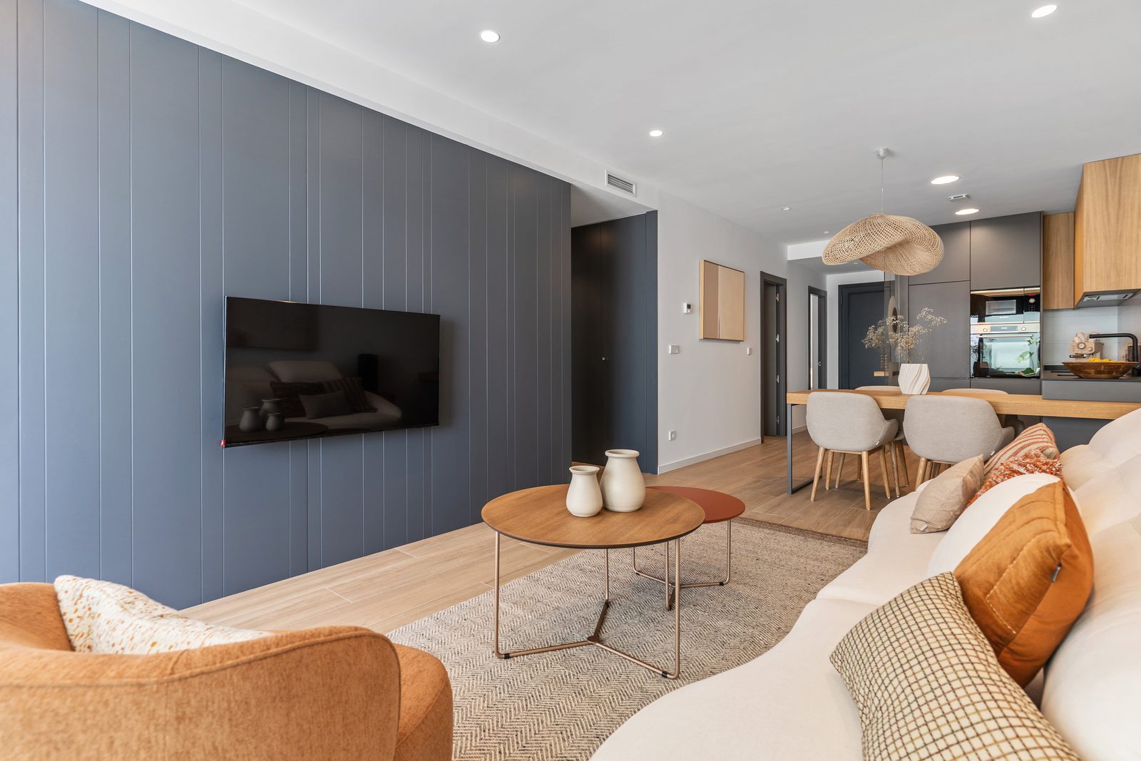 Stylish living room and dining area of a 3-bedroom apartment in Benitachell - The Estates