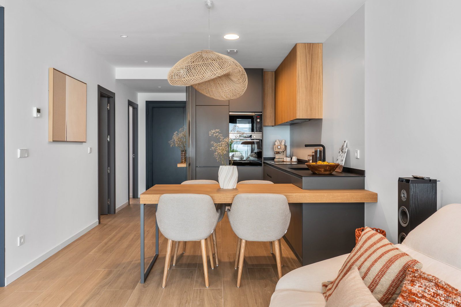 Stylish kitchen and dining area of a 3-bedroom apartment in Benitachell - The Estates