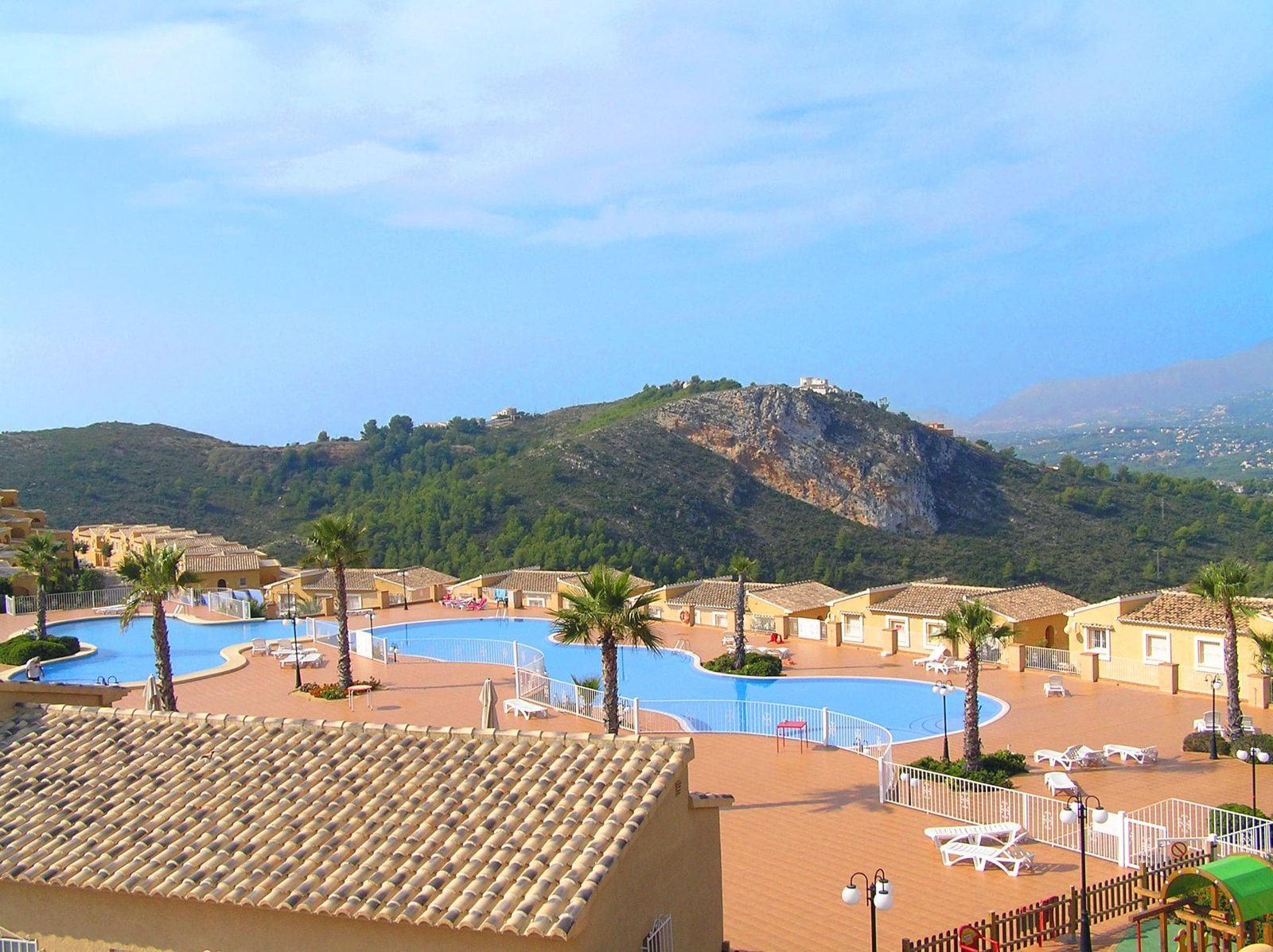 A view of the pool area of a 3-bedroom apartment in Benitachell - The Estates