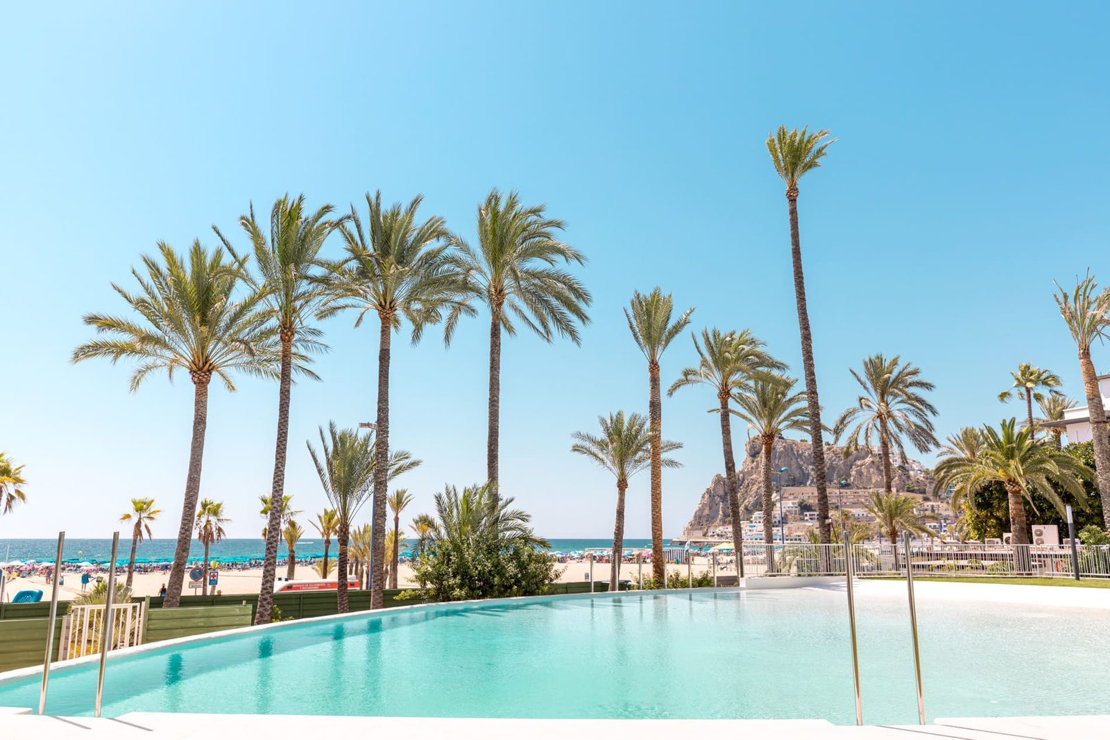 Pool overlooking Poniente Beach, palm trees and sea views of a 2-bedroom apartment in Ben